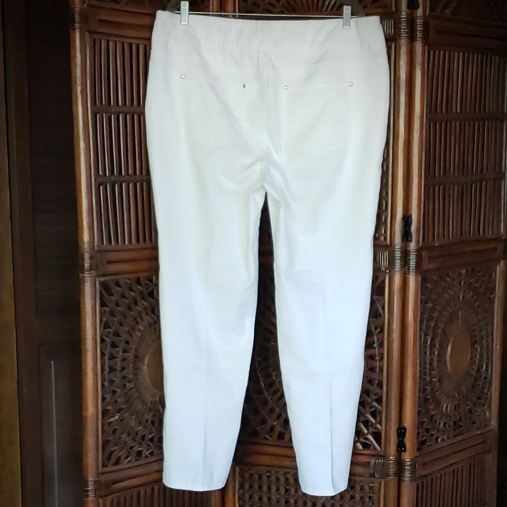 DENIM&CO Regular Perfect Denim Smooth Waist Straight Leg 5-Pkt Jeans 18W White - Picture 10 of 16